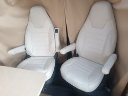 TAMPAS DIANTEIRAS ESPECÍFICAS EM COURO BEGE DUCATO 06-14 MOTORHOME/NOVA IORQUE