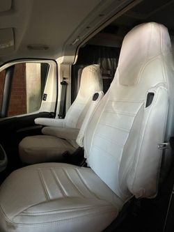 TAMPAS DIANTEIRAS ESPECÍFICAS EM COURO BEGE DUCATO 06-14 MOTORHOME/NOVA IORQUE