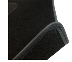 JGO. ALFOMBRAS DIAMOND NEGRA MOD. AUDI A-3 (9/96-5/03) con fijación específica