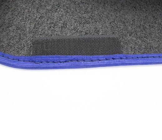 JGO. 4 ALFOMBRAS MOQUETA "PREMIUM" NEGRA TAL. GOMA RIBETE AZUL