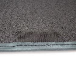 JGO. 4 ALFOMBRAS MOQUETA "PREMIUM" NEGRA TAL. GOMA RIBETE GRIS