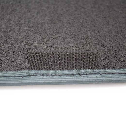 JGO. 4 ALFOMBRAS MOQUETA "PREMIUM" NEGRA TAL. GOMA RIBETE GRIS