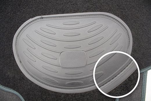 JGO. 4 ALFOMBRAS MOQUETA "PREMIUM" NEGRA TAL. GOMA RIBETE GRIS