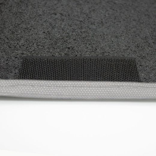 JGO. 4 ALFOMBRAS MOQUETA "SELECT" NEGRA TALONERA GOMA COLOR GRIS