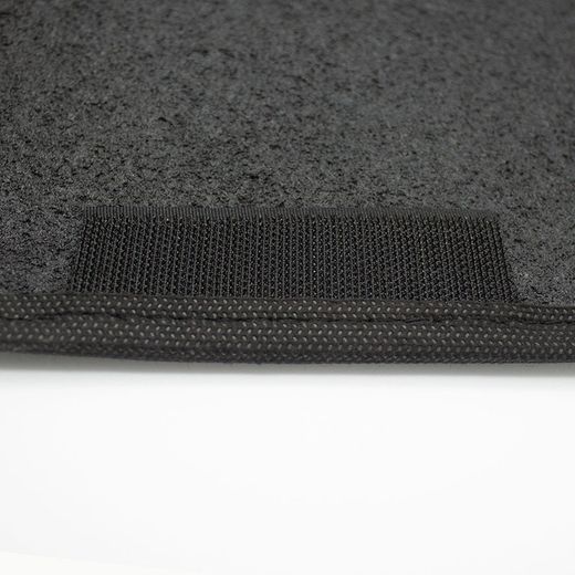 JGO. 4 ALFOMBRAS MOQUETA "SELECT" NEGRA TALONERA GOMA COLOR NEGRA