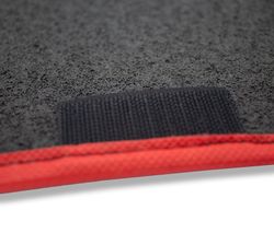 JGO. 4 ALFOMBRAS MOQUETA "SELECT" NEGRA TALONERA GOMA COLOR ROJO
