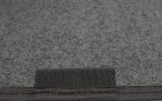 JGO. ALFOMBRAS PREMIUM NEGRA MOD.  SEAT LEON (05-) con fijación específica botón