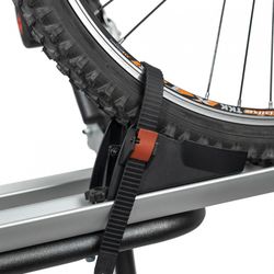 PORTABICICLETAS TRASERO "STAND UP" CAP. 3 BICICLETAS. SISTEMA RAILES.  ALUMINIO