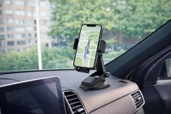 SOPORTE TELEFONO POR PINZA CON BRAZO ARTICULADO COLOCACIÓN EN PARABRISAS